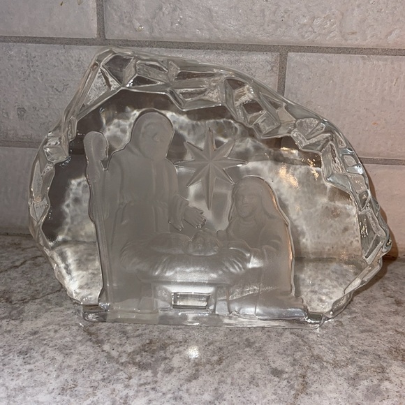 Nativity Scene Christmas Holiday Etched Glass Iceberg LE Smith Paperweight #294 - Picture 4 of 9